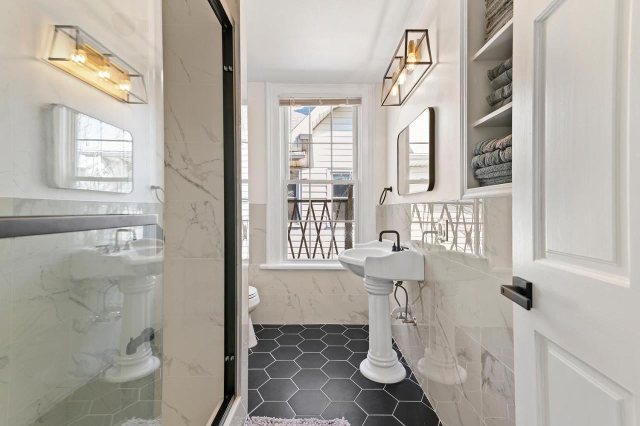 Ferienwohnung Cozy Gem In The Heart Of East Rock With Free Parking Near Yale And Dt New Haven Exterior foto